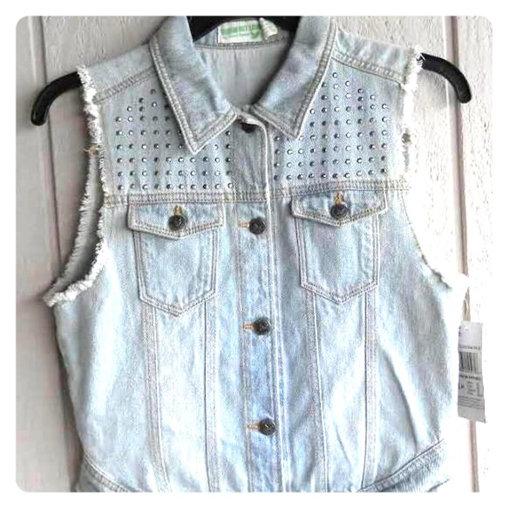 Selena Gomez’s studded, “Dream Out Loud” vest!